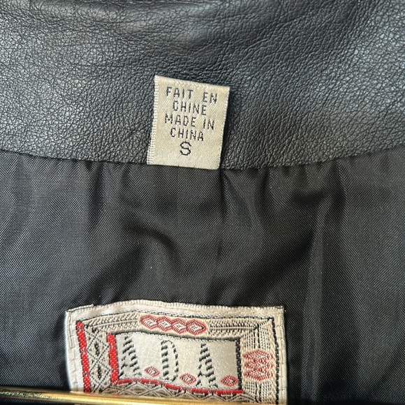 ADA black leather women’s vest. Size Small. Two pockets in front. - Picture 3 of 11